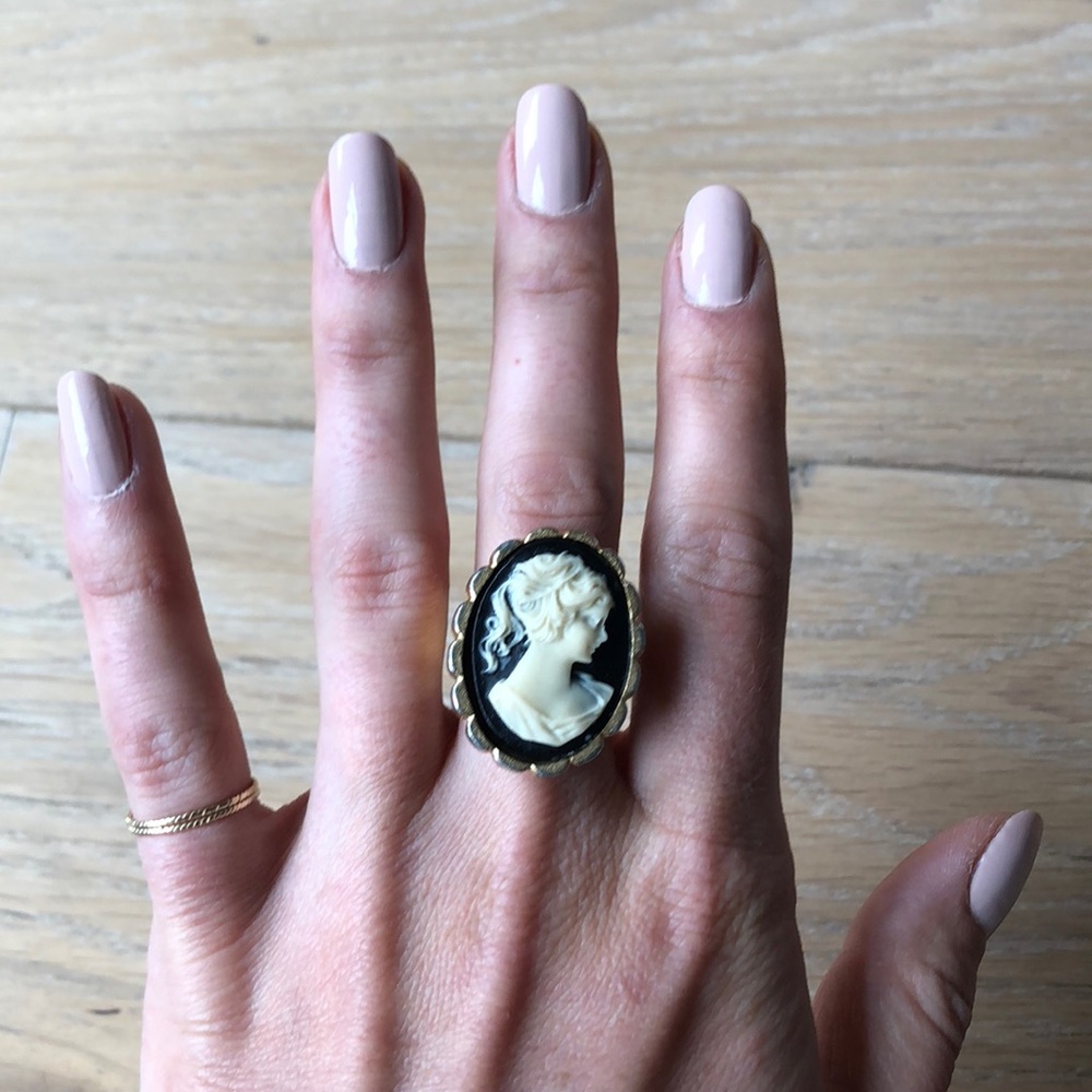 Cameo ring